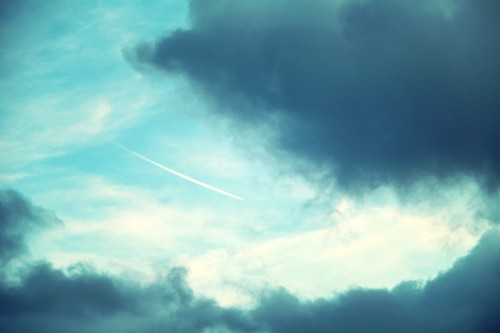 Un avion dans le ciel